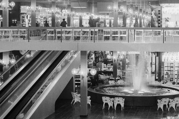 Türöffnung zum Paradies – Vor 50 Jahren eröffnete das erste Schweizer Einkaufszentrum